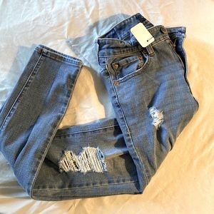 Aero light wash, distressed jean,